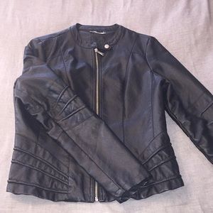 Black faux leather jacket (L)